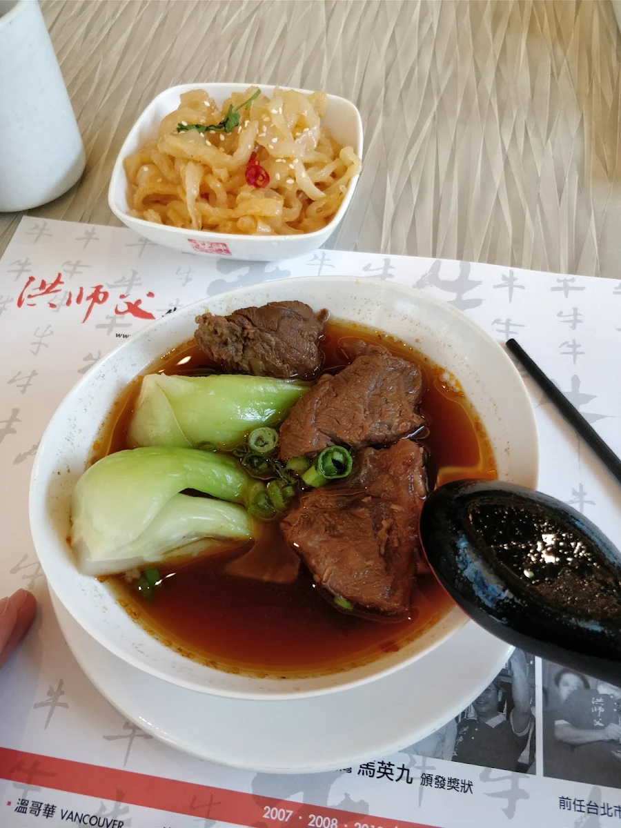 Braised Beef Tendon with Noodle in Soup 牛筋麵